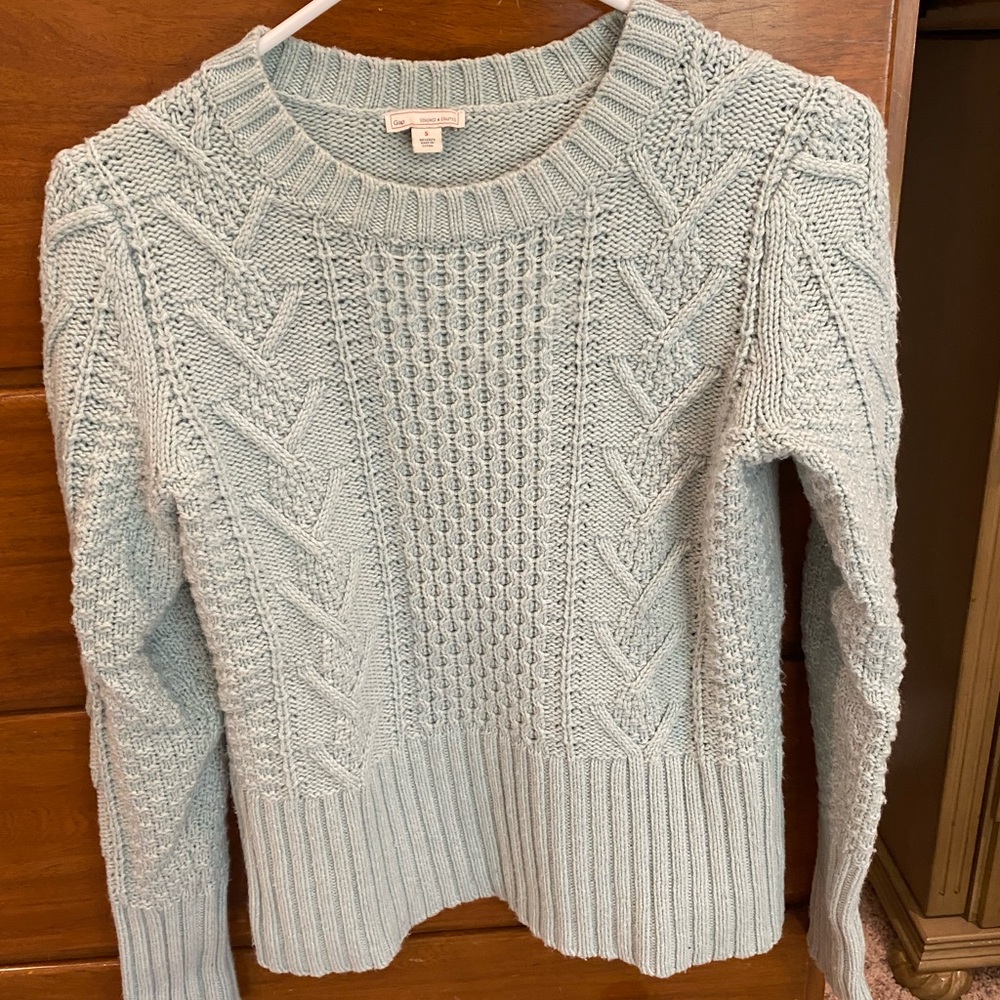 Pretty light green fisherman style sweater from Gap with cute stitch detail